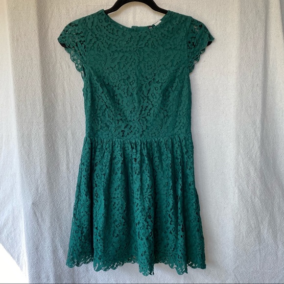 H&M Dresses & Skirts - H&M Divided forest green floral lace dress, Size 4